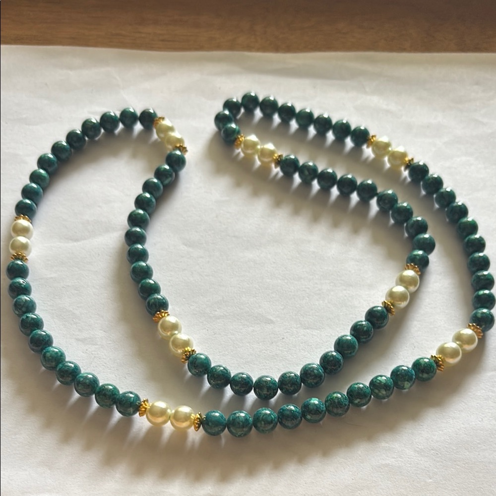 Elegant Green and Gold Beaded Necklace